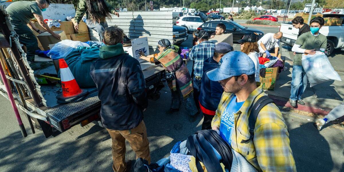 How to Start a Volunteer Preparedness Drive in Your LA Community